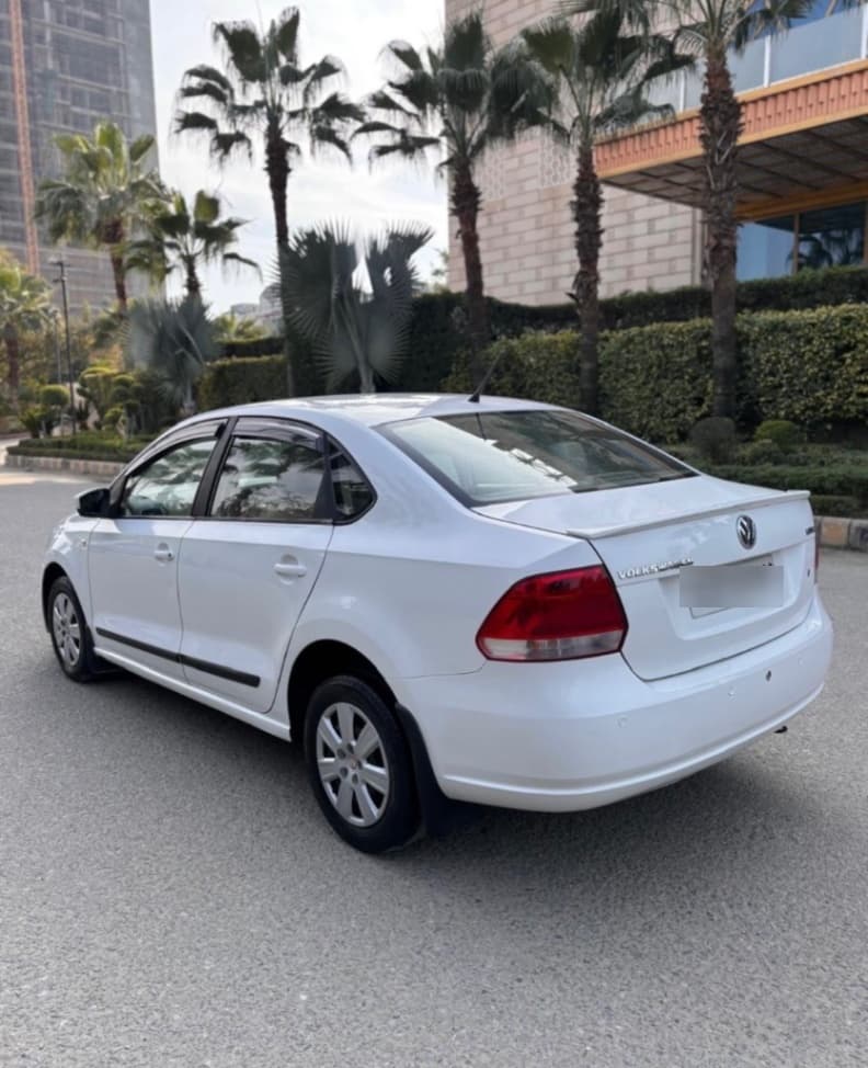 LOOK_AROUND image for Vento 1.6L (Petrol) Trendline