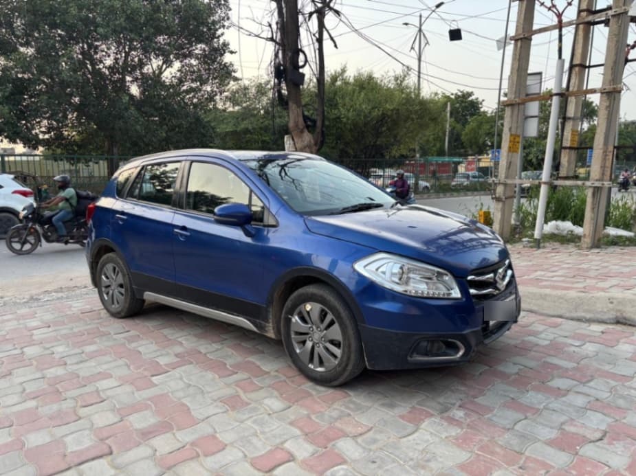 LOOK_AROUND image for S CROSS ALPHA