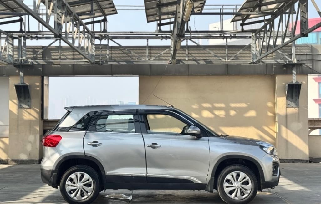 LOOK_AROUND image for V. BREZZA LXI