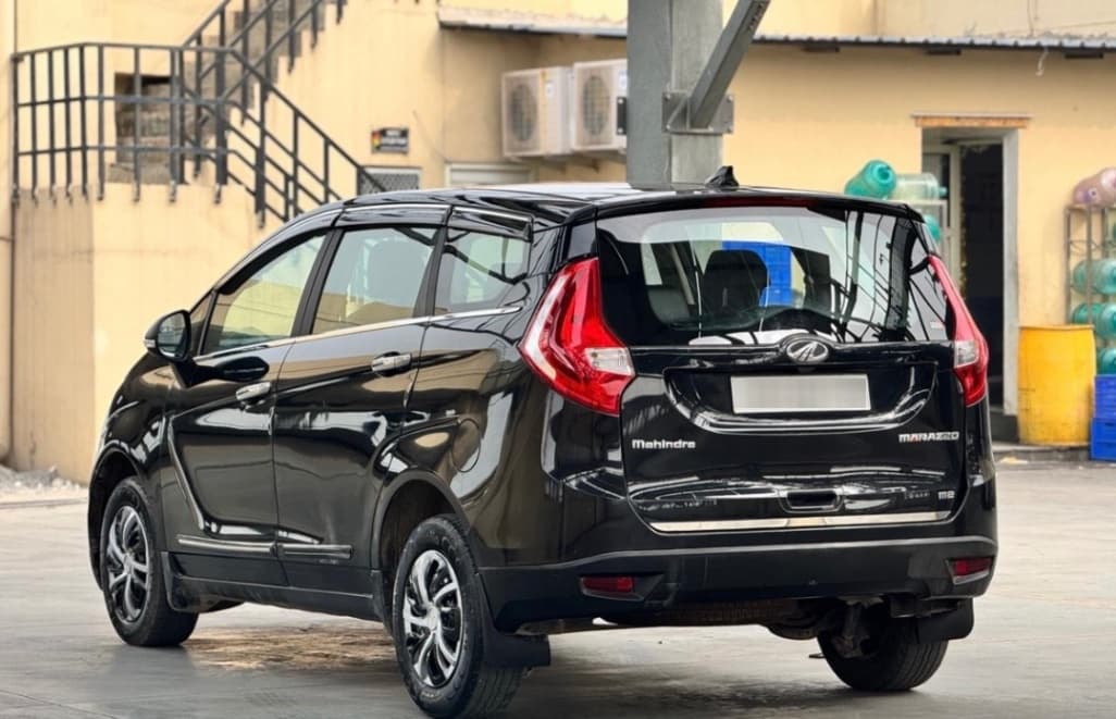 LOOK_AROUND image for MAHINDRA MARAZZO 8 STR M2