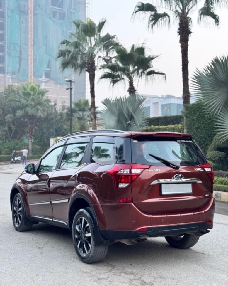 LOOK_AROUND image for MAHINDRA XUV500 FWD W11