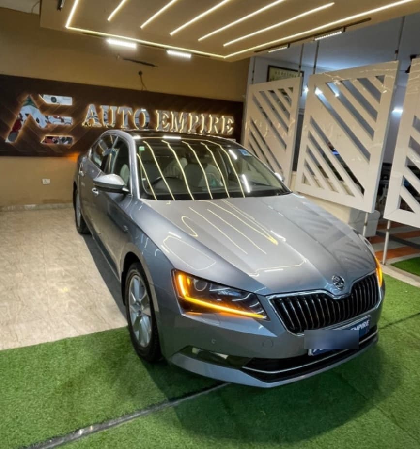 LOOK_AROUND image for SUPERB L & K (132 KW, TSI)