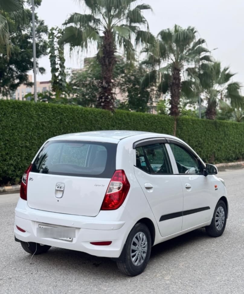 LOOK_AROUND image for i10 Sportz 1.1 Solid BS-1V