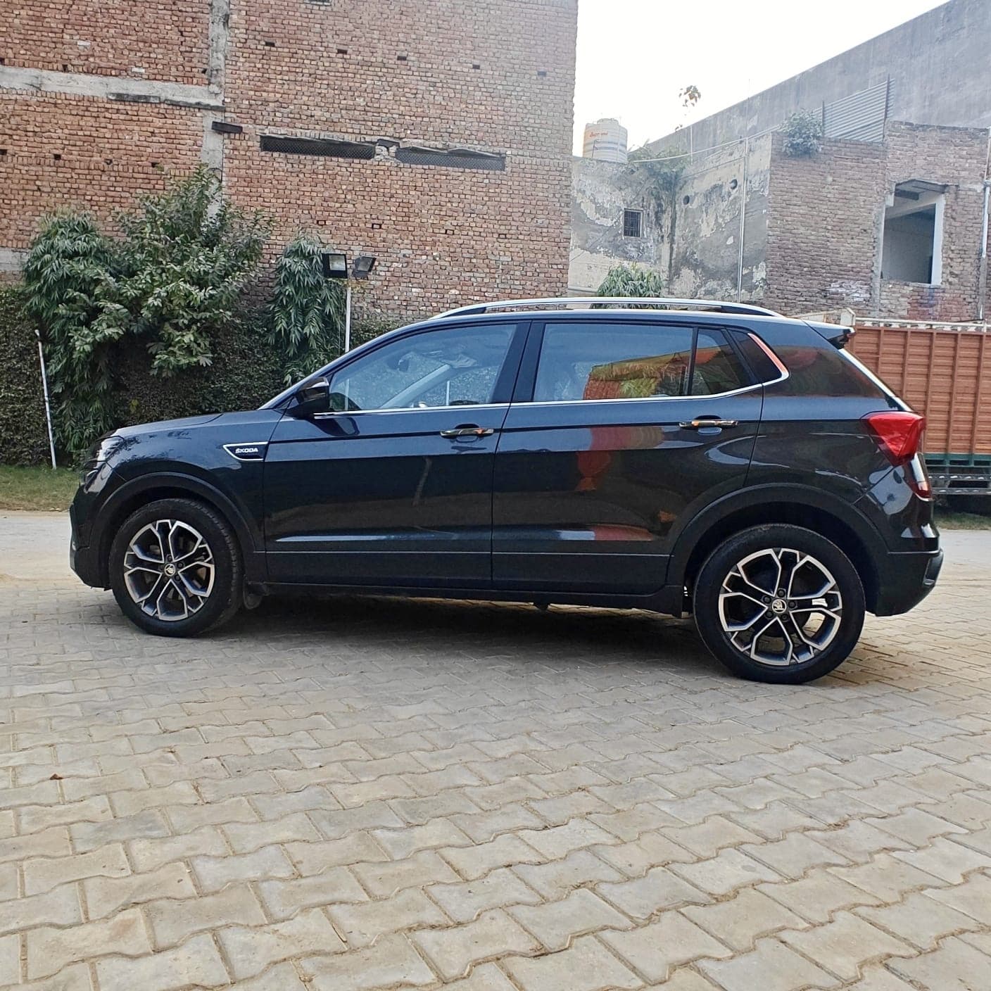 LOOK_AROUND image for KUSHAQ STYLE 1.5 TSI MT