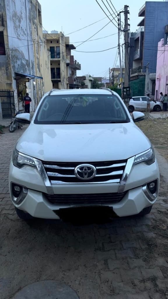 Toyota Fortuner | Hooter Toyota Fortuner | Hooter