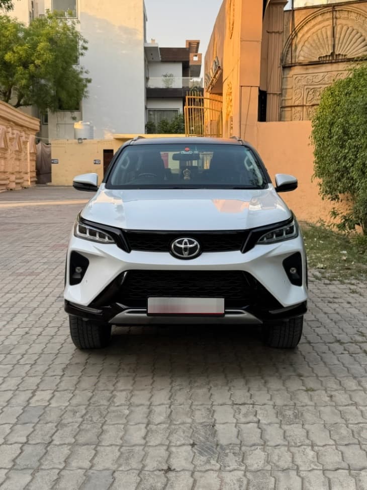 Toyota Fortuner Legender | Hooter Toyota Fortuner Legender | Hooter