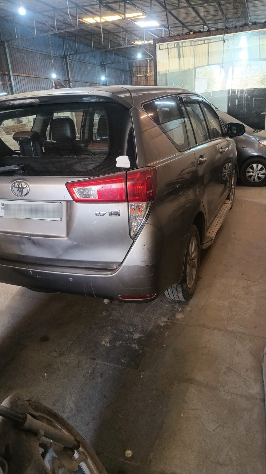 Toyota Innova crysta 2.7GX AT 2017 | Hooter Toyota Innova crysta 2.7GX AT 2017 | Hooter