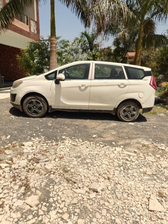 Mahindra MARAZZO 8 STR M4 2018 | Hooter Mahindra MARAZZO 8 STR M4 2018 | Hooter