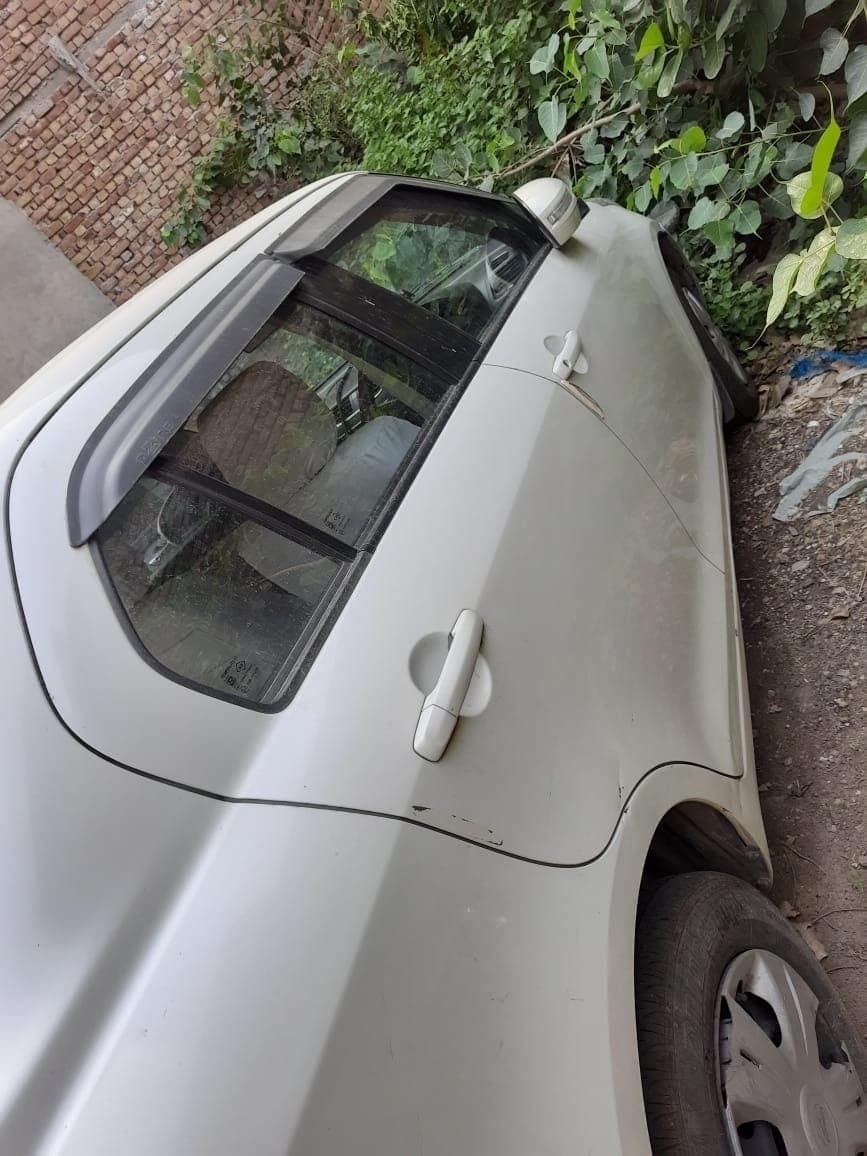 Maruti Suzuki SWIFT DZIRE VDI 2012 | Hooter Maruti Suzuki SWIFT DZIRE VDI 2012 | Hooter