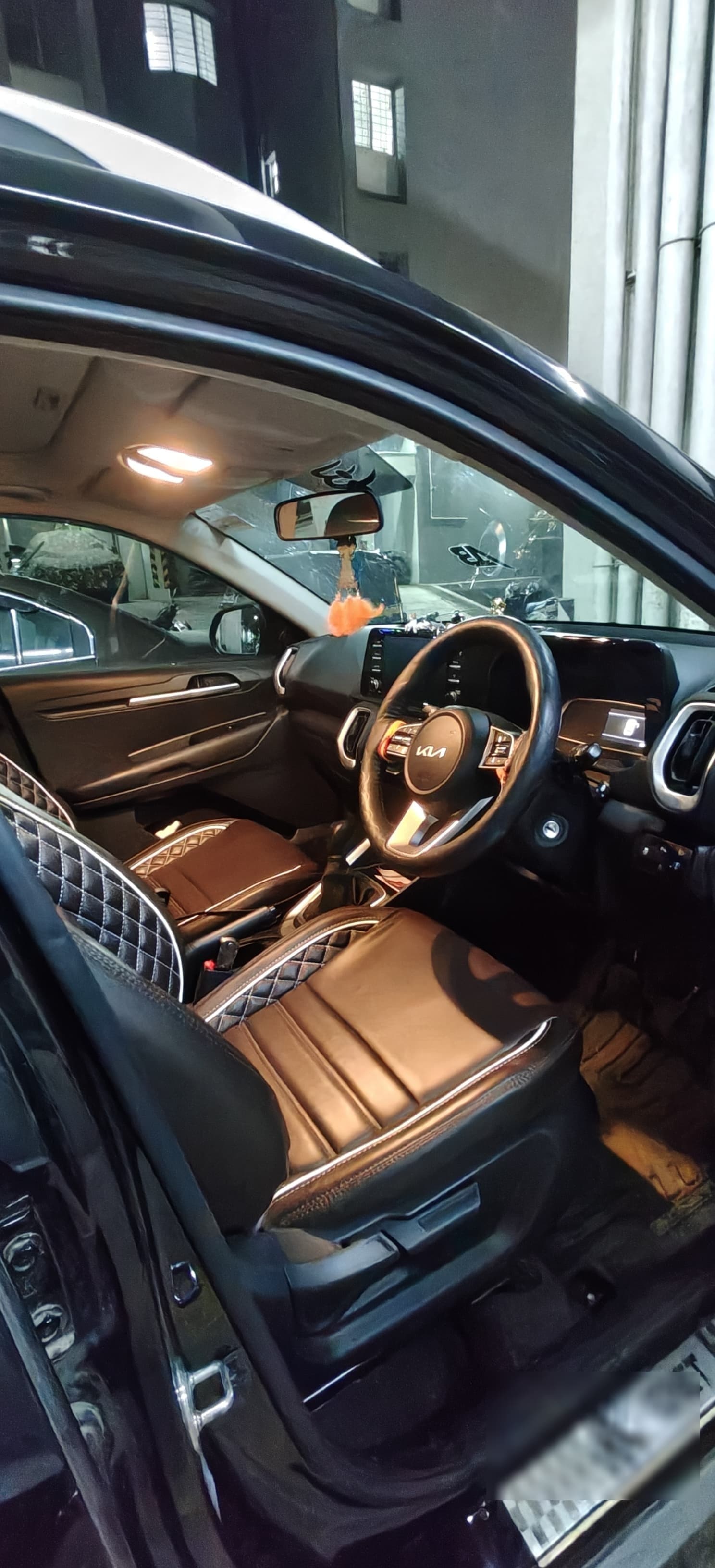 Kia SONET G1.2 5MT HTK(O) | Hooter Kia SONET G1.2 5MT HTK(O) | Hooter